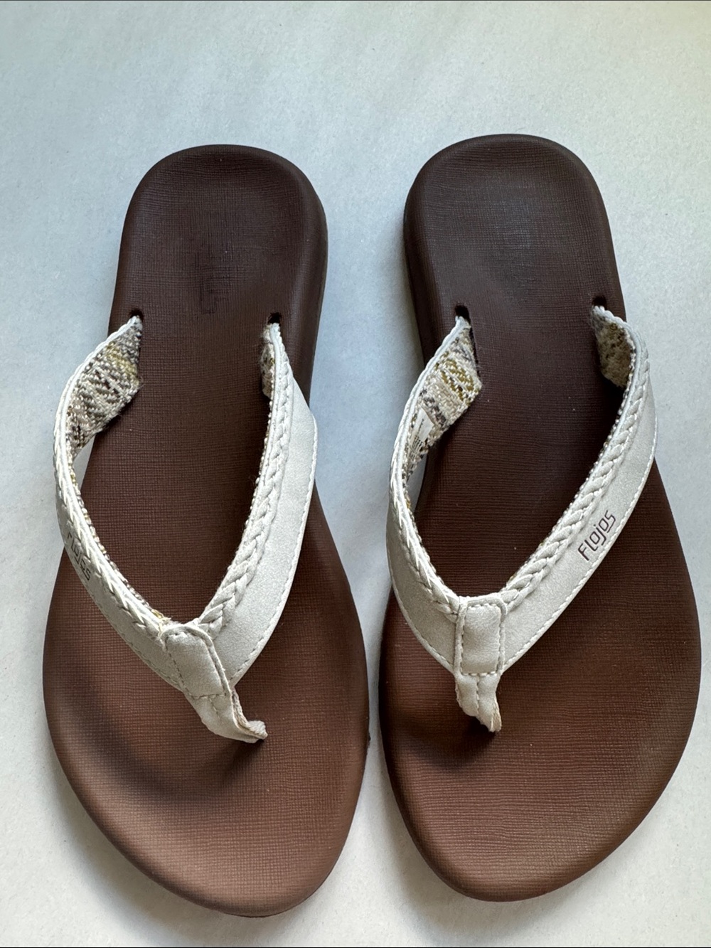 Flojos Flip Flop Sandals womens 7 White rubber sole comfort Beach Swim vacation